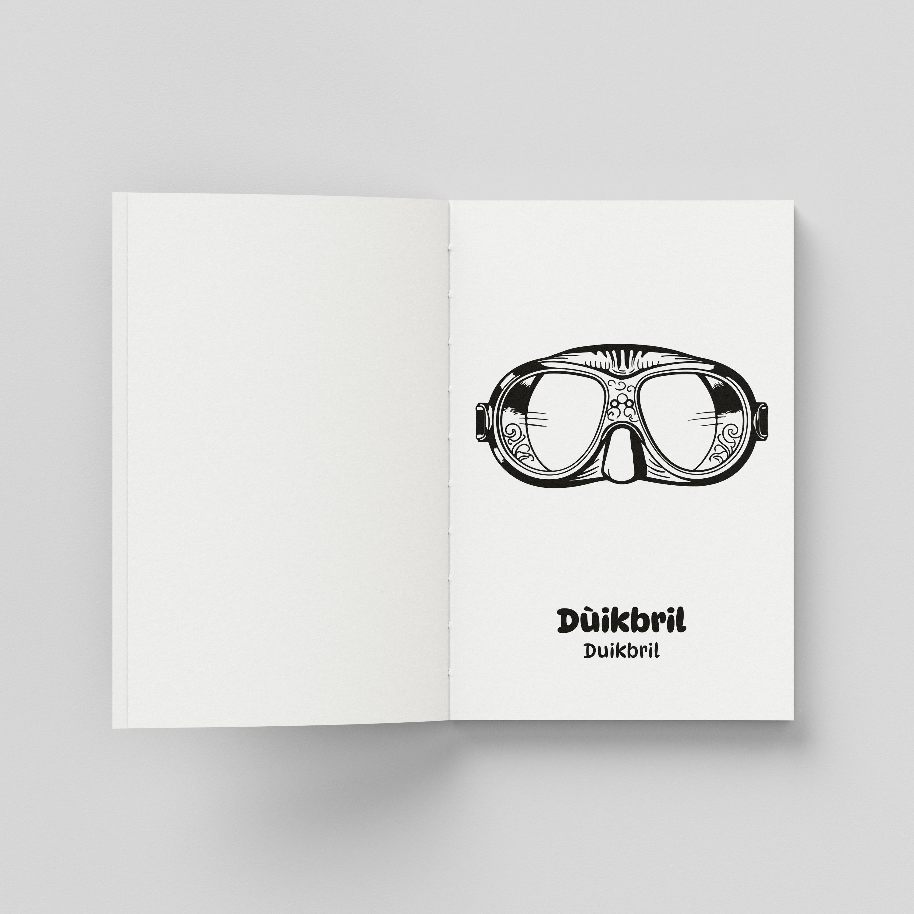 Een open binnenpagina van een kleurboek met aan de rechterzijde de lijntekening van een duikbril (Dùikbril in het Papiamentu en Duikbril in het Nederlands). De glazen en de rand van de bril zijn versierd met gekrulde patronen.