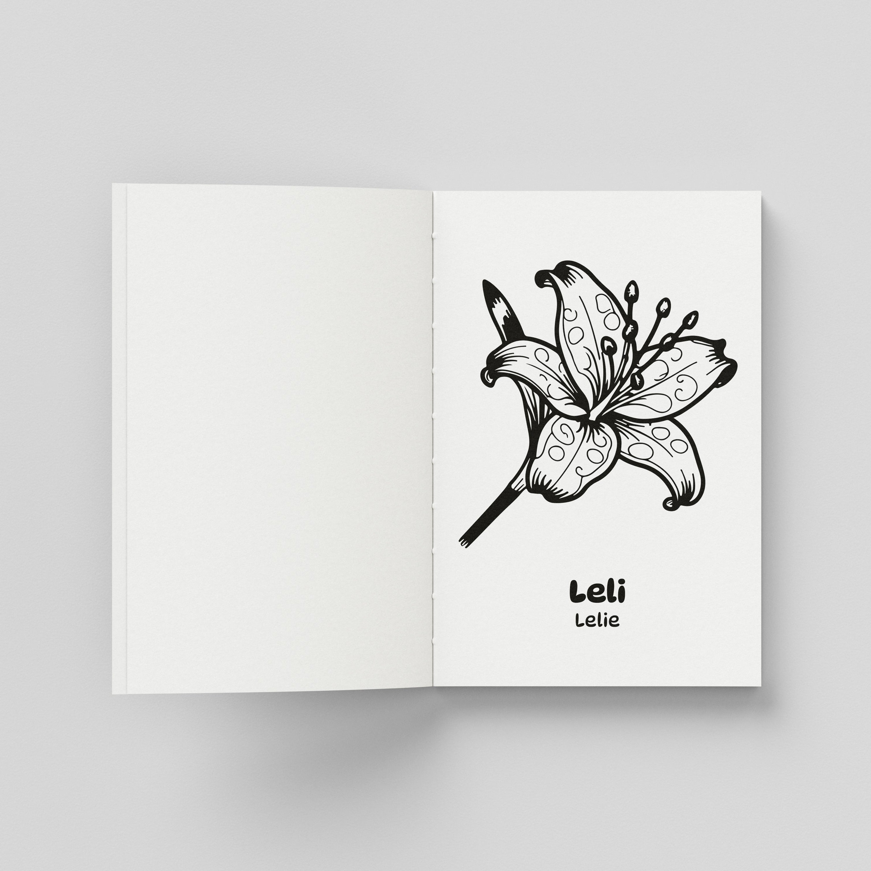 Een open binnenpagina van een kleurboek met aan de rechterzijde de lijntekening van een leliebloem (Leli in het Papiamentu en Lelie in het Nederlands). De bloemblaadjes zijn versierd met krul- en stippatronen.